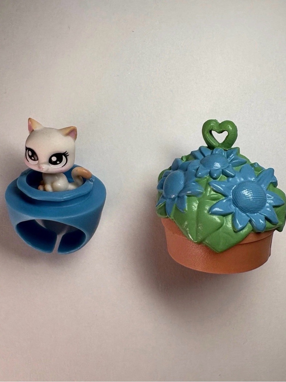 LPS Littlest Pet Shop Teensie #1-B23 Cat Flower Pot Ring Complete Wear It Set